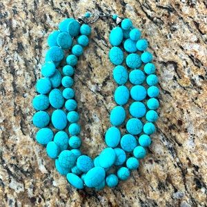Beautiful Teal Beaded Necklace 🐚
